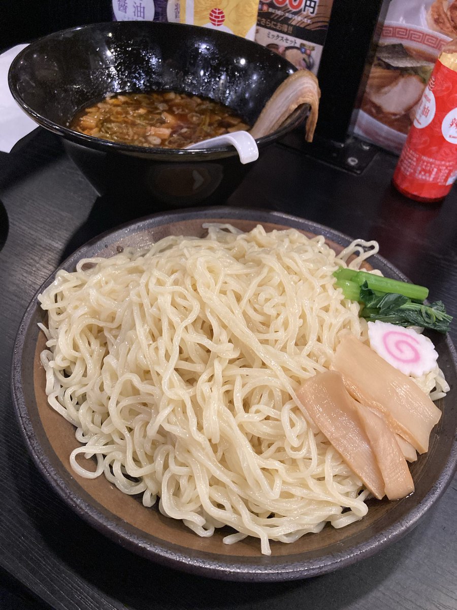 REBOOT72318730's tweet photo. 仕事帰りに幸楽苑さんで
メガつけめんを🤤
仕事の後にアツアツ🍜は
さすがに😂

先日三田製麺所さんで
1.5kgのつけ麺を食べたので
麺3玉でも楽々完食🤭
甘酸っぱい少し辛みが効いた
つけ汁が👍

🍜のポストのインプは
コンスタントに1万超えるのに
🍻のポストは
あまり伸びないのは🤔
ご馳走様でした😋 https://t.co/e4SNl2UHcq