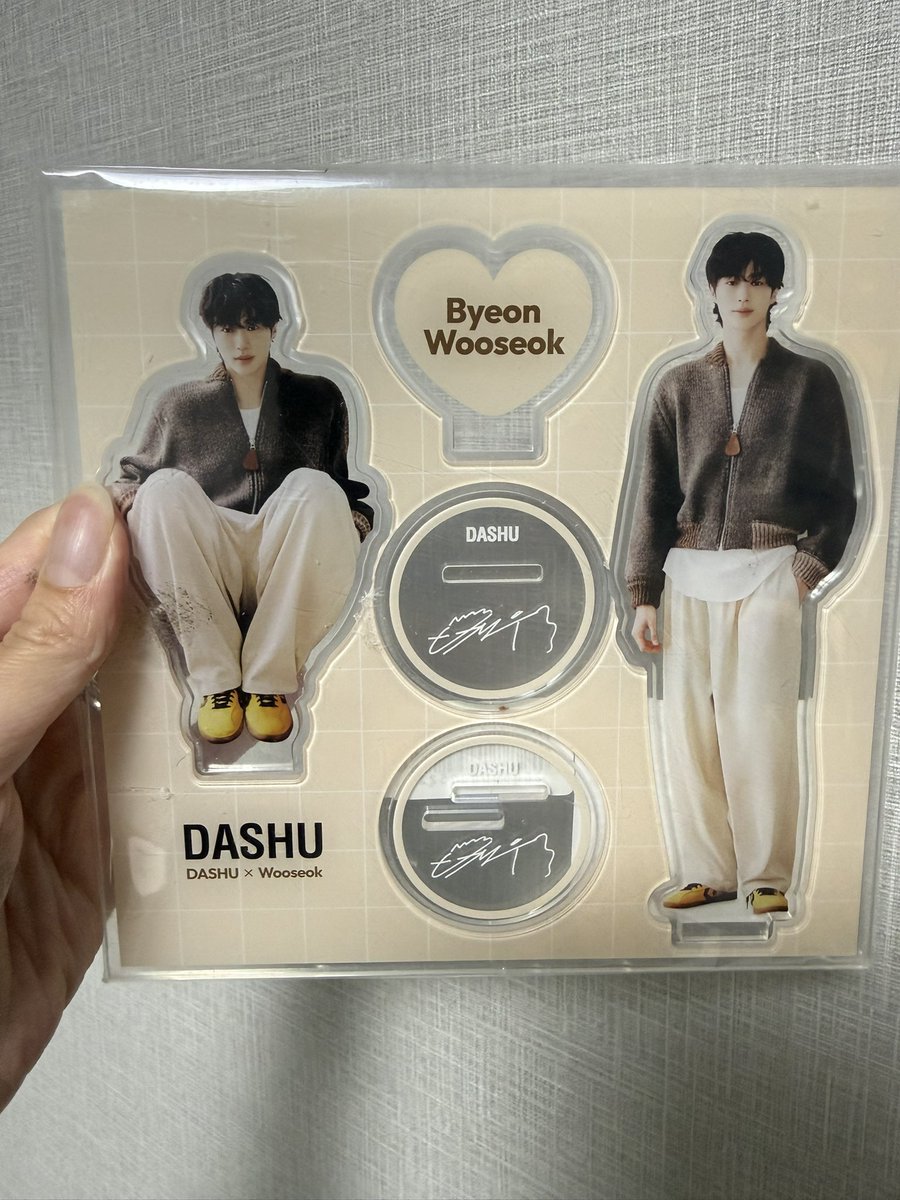 yuka_wooseok's tweet photo. ゲームしてて良いところなのに宅配来てなんだよって見たら私がちゃんと注文したアクスタだった笑
開けるのもったいない https://t.co/di9TbRxTVV