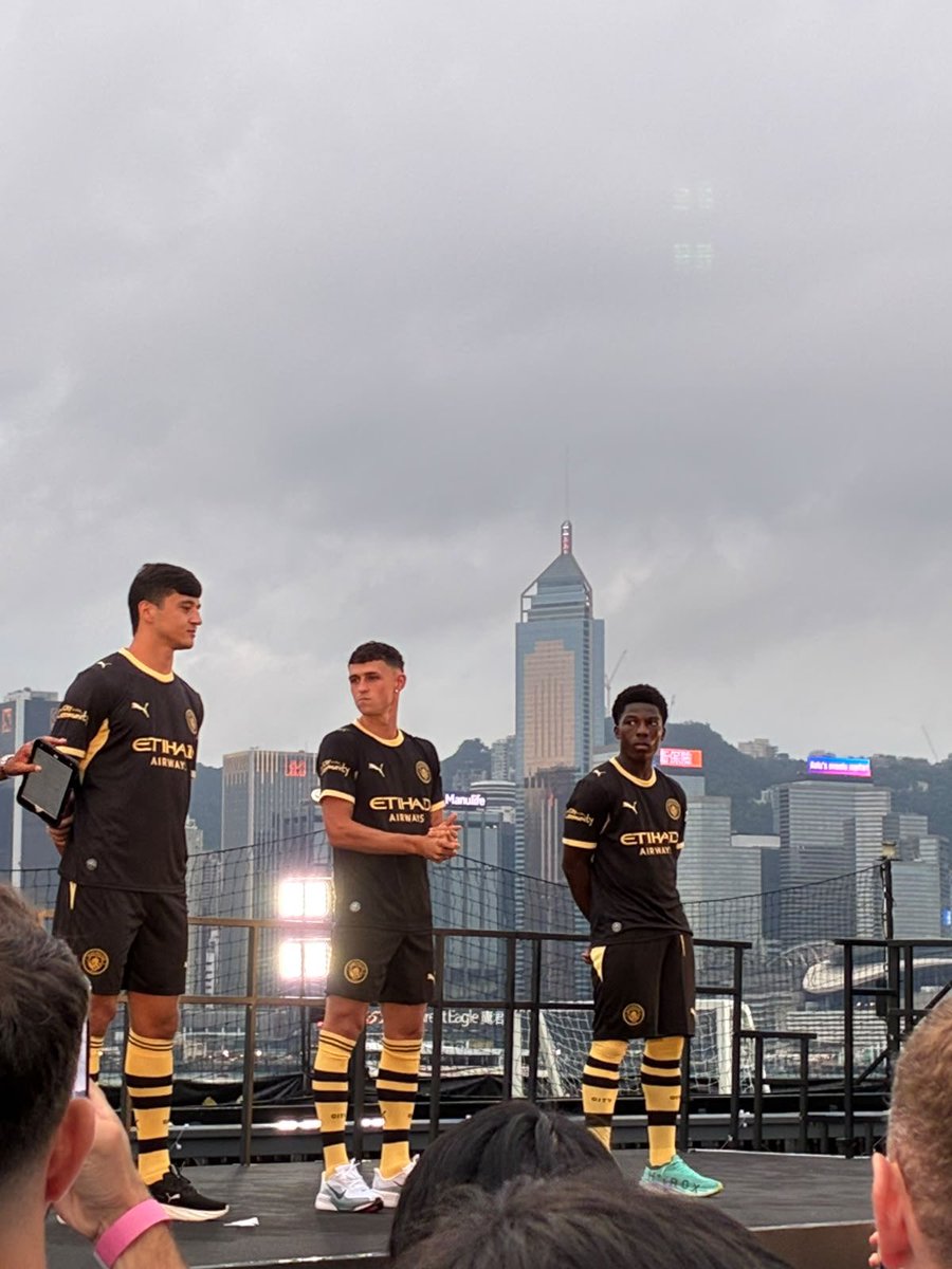 spbajko's tweet photo. The new #mcfc away kit https://t.co/7Bhi1awYdt