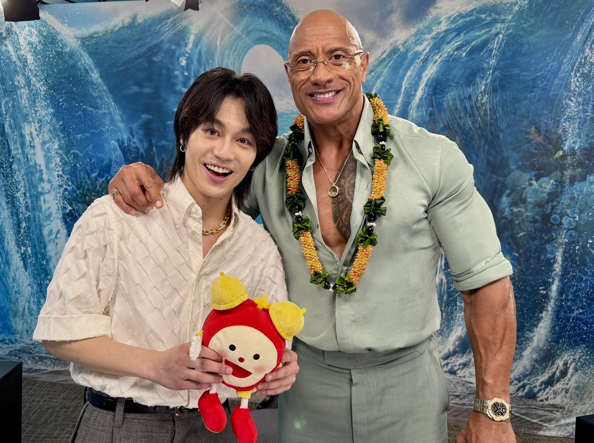 cx_mezamashi's tweet photo. あす31日(金)の #めざましテレビ エンタメPick Up☝️

実写映画「#モアナと伝説の海 」で #マウイ 役の #ドウェイン・ジョンソン さんに
映画の大ファン #松田元太(#TravisJapan)さんがインタビュー🎤

ヒーローになるためのアドバイスや背比べ、一緒に掛け算も🦸‍♂️⁉️

☆内容変更の際はご了承下さい https://t.co/QQ4NjwyLMO