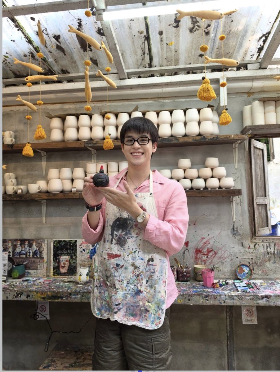 sayhitomondae's tweet photo. วันธรรมดาที่ยูนิโคล่ เดินแล้วเจอสกาย 555555555555555 https://t.co/vBocvCC1cD