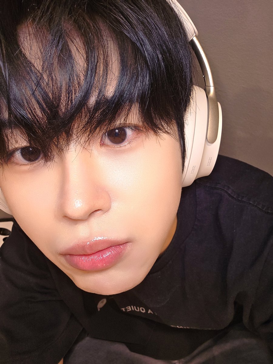 DIGNITY_members's tweet photo. Music is my life...⭐️                        (ㅋㅋ)

#MINSEOK #민석 #DIGNITY #디그니티 https://t.co/seL2iWypu4