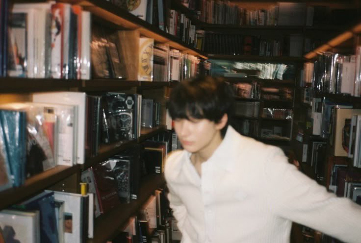 summerwherever's tweet photo. แล้วดู vibe ของสองคนนี้ ชอบเข้าร้านแผ่นเสียงทั้งคู่ เรื่องไดโนเสาร์ก็ไม่ต้องพูดถึง เนิร์ดทั้งคู่อีกนั่นแหละ แอนตันอยากเข้า nyu ส่วนกาวอนก็สอบติด nyu ฮือ เคมีที่อาจารย์อุ๊ตามหา ㅠㅠㅠㅠㅠㅠ https://t.co/fDwpYtBu75