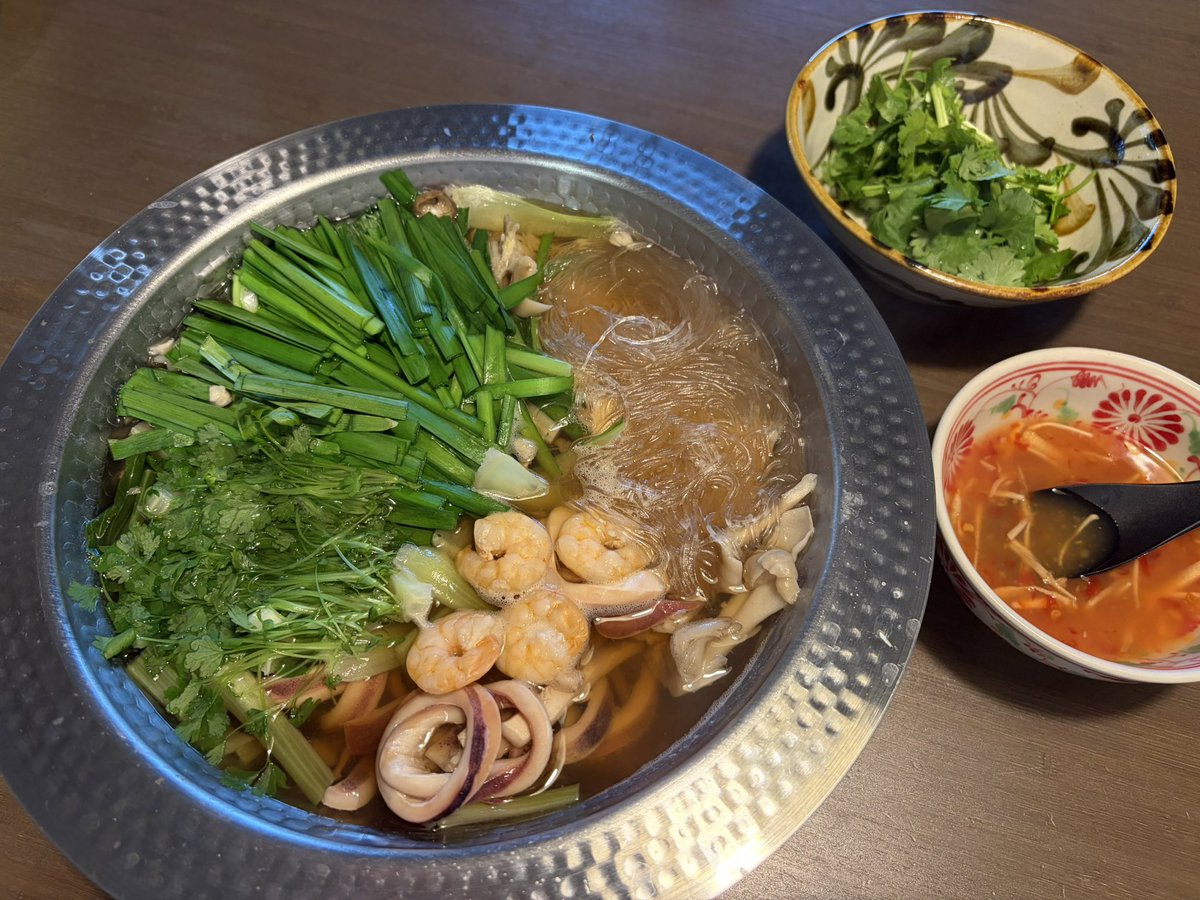 Orange_p49's tweet photo. いつも美味しそうでまねっこばかりしてる😅昨夜これを見てからもうずっとタイスキ🇹🇭の口になってたw正解かわからないけど夏にピッタリ美味しいちゃんこで何度でも作りたい！これからもまねっこさせてください〜🙇‍♀️ https://t.co/phziPtV6eQ