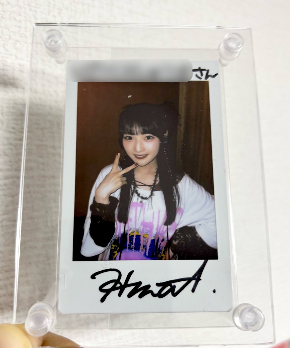 maishu_mygo's tweet photo. 【宛名直筆サイン撮り下ろしチェキ🕊️🎸】

沖縄で当選した青木陽菜さん撮り下ろし
宛名チェキが届きました♪♪♪♪♪

世界で1番大切な宝物が増えました✨
本名フルネームで書いてもらえて幸せです☺️
#衝動ROCK_沖縄　#青木陽菜 https://t.co/7dtKxeBPcq