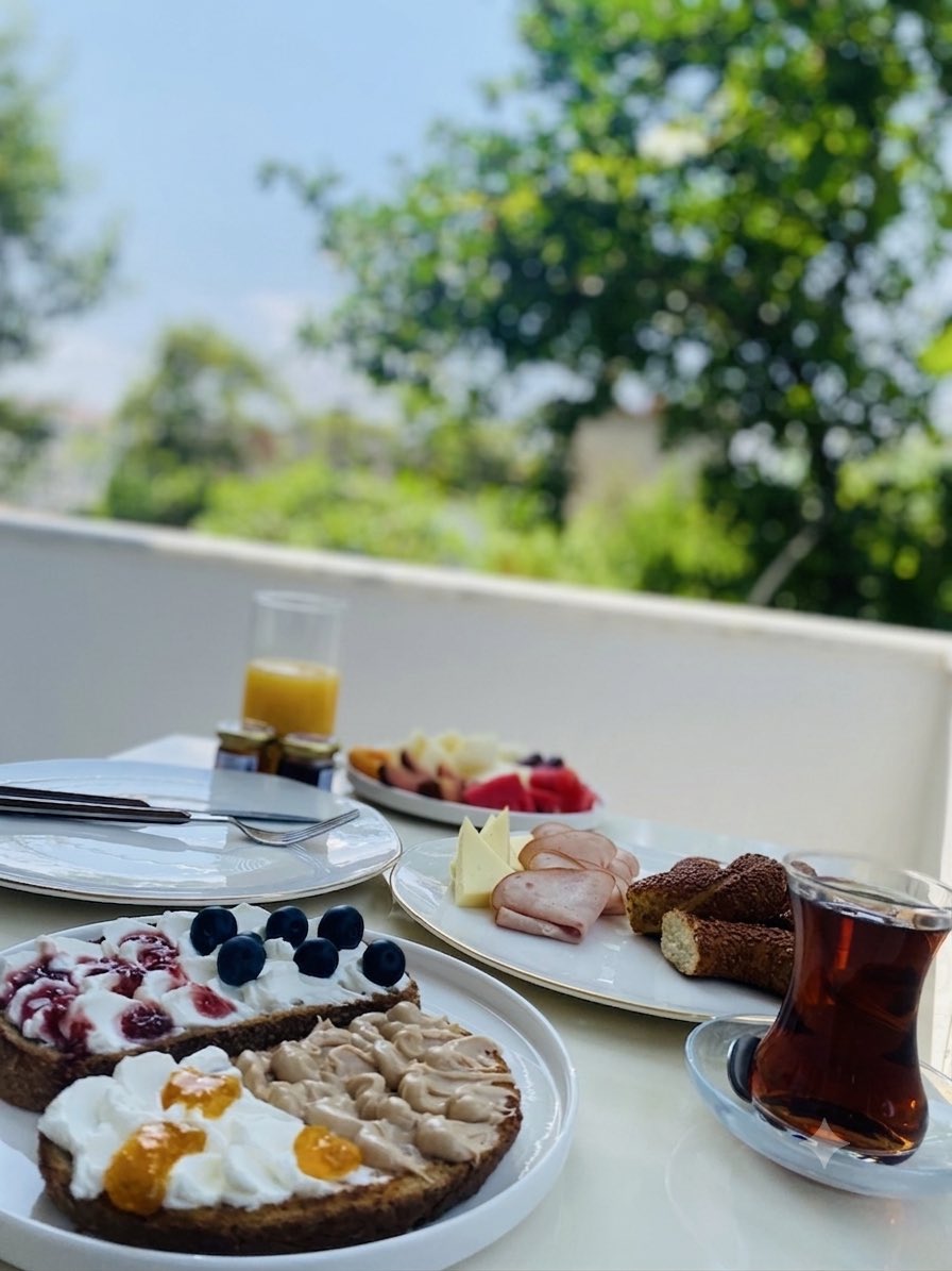 prmeloo's tweet photo. Miss gibi nöbet sonrası kahvaltısı ☀️🌻 https://t.co/tRVR9BlsHO