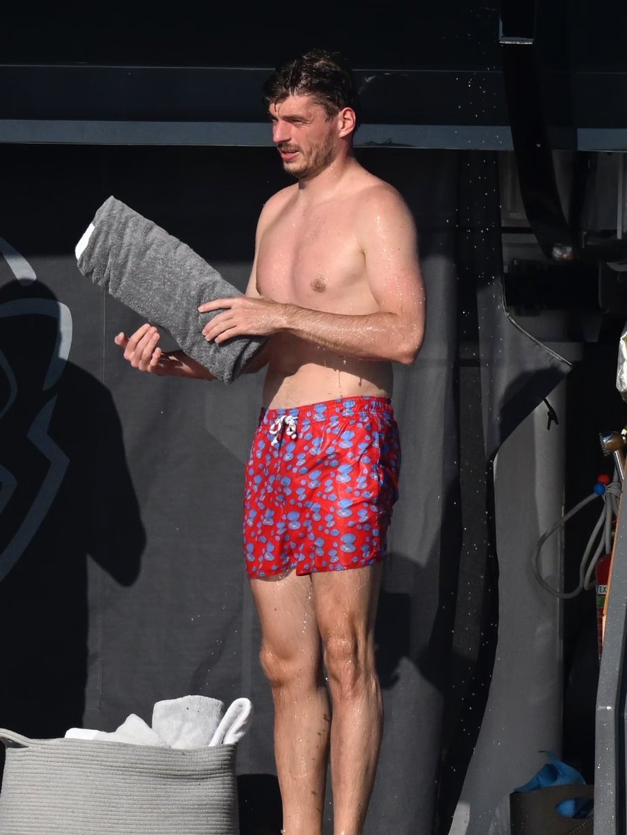 SCUDERIAFEMBOY's tweet photo. max on holiday!!!!! :) https://t.co/hWCEUzINdw