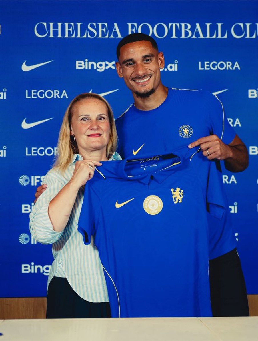 FrankKhalidUK's tweet photo. Maxence Lacroix with his mum. https://t.co/fpg1KKEUrW