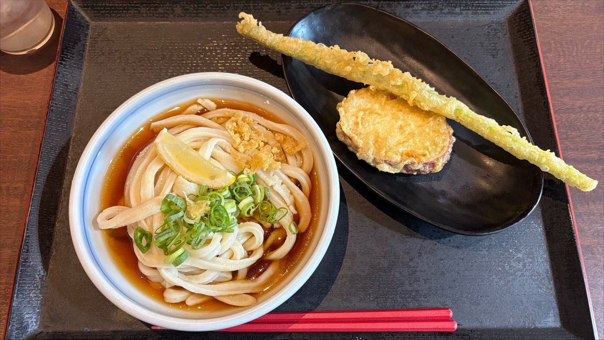 three_cat's tweet photo. さて、出張から帰ります
高松空港でうどんを食べた
疲れたなり〜 https://t.co/ab2u3R9pcQ