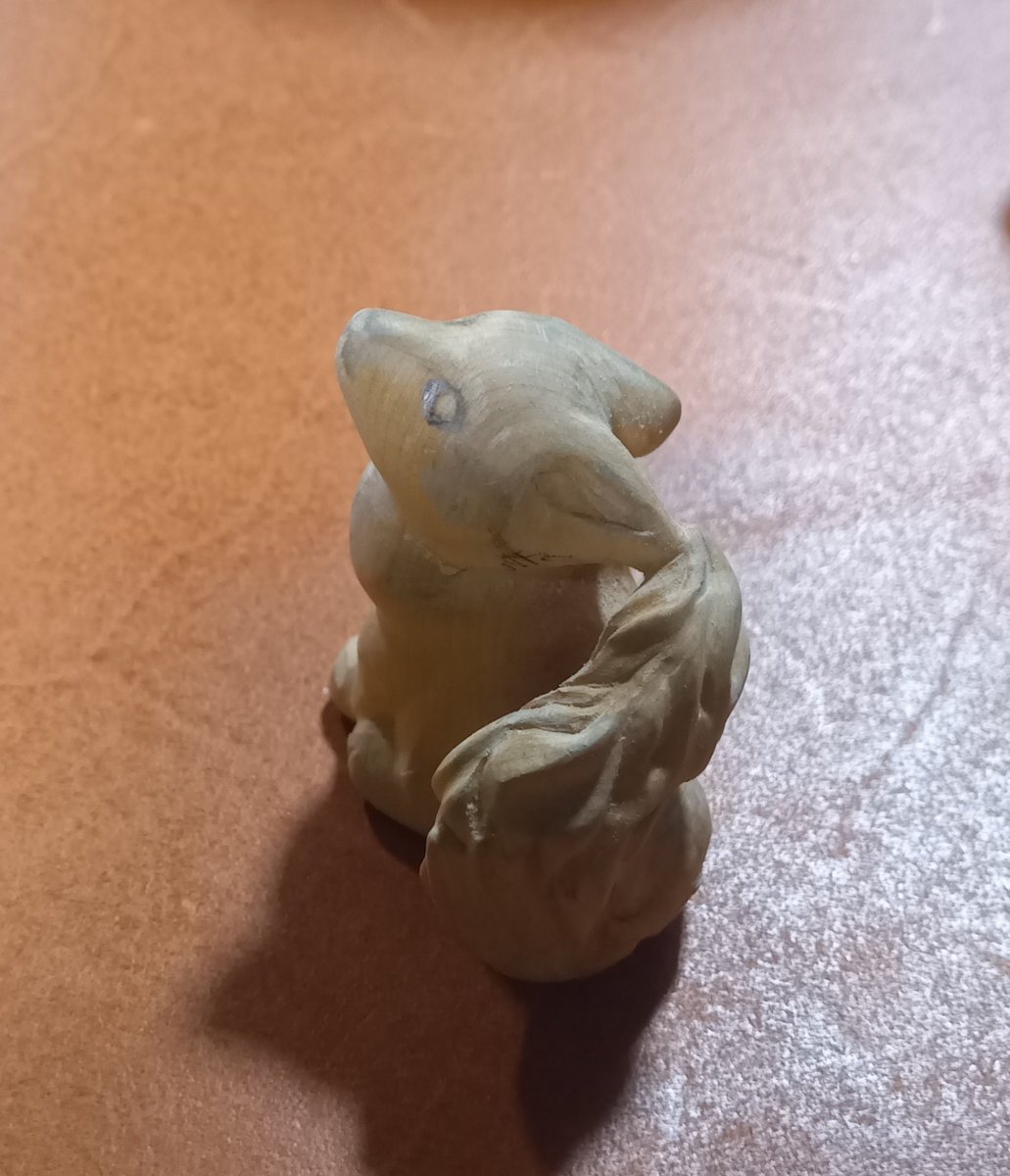 chumaru_netsuke's tweet photo. 進捗です。形はだいたいできました。さらに整えていきます。 https://t.co/cnJxUg0a60