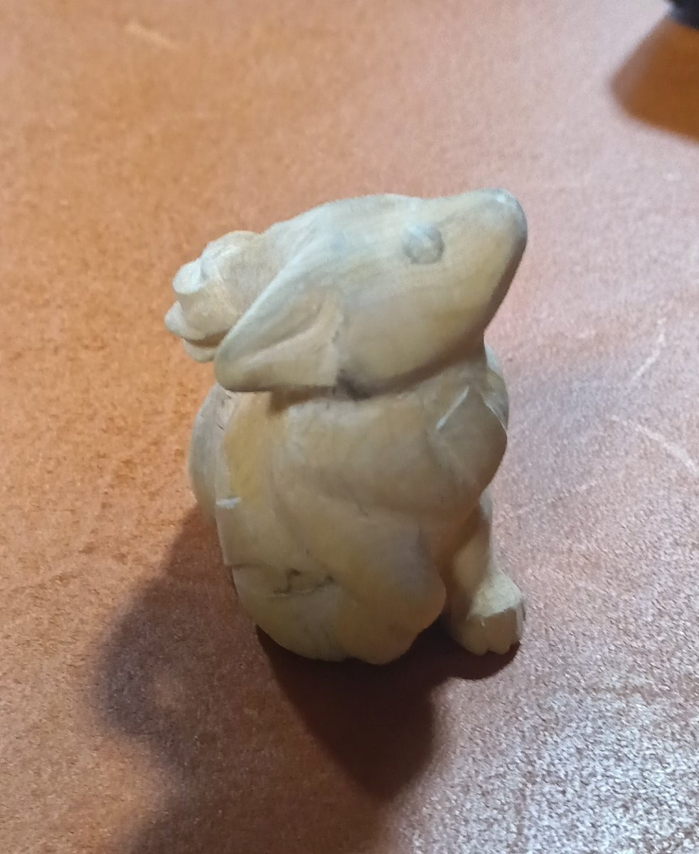 chumaru_netsuke's tweet photo. 進捗です。形はだいたいできました。さらに整えていきます。 https://t.co/cnJxUg0a60