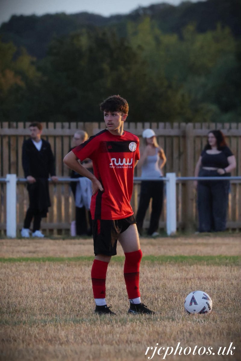 OllertonTownCFC's tweet photo. Photography of Tuesday's friendly v Southwell City Reserves 🔴⚫️

(📷 @Swfc_regan) https://t.co/WY2BNgnW6Z