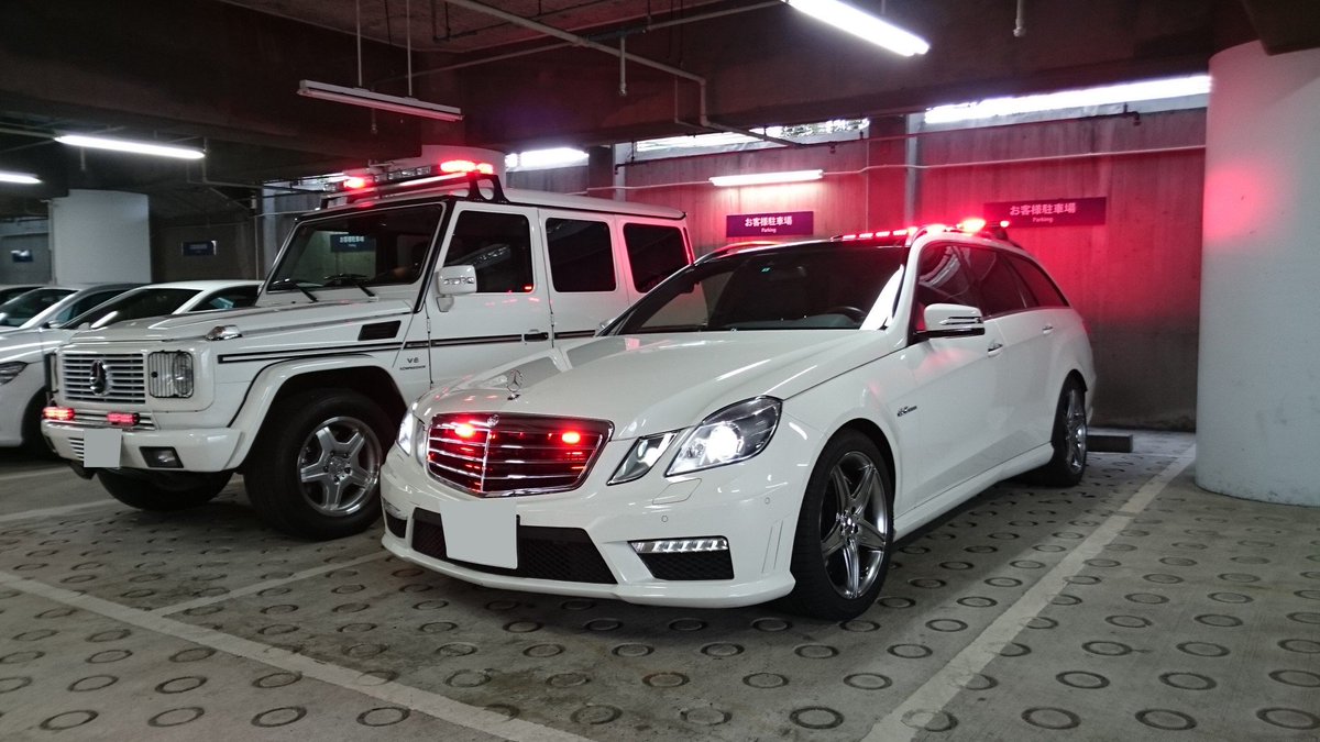 arazashi_900's tweet photo. ラブホみたいな病院に「要るのそれ？」なベンツの緊急車両という、成金趣味全開な病院だからなぁ…… https://t.co/zcN5iPFPeM