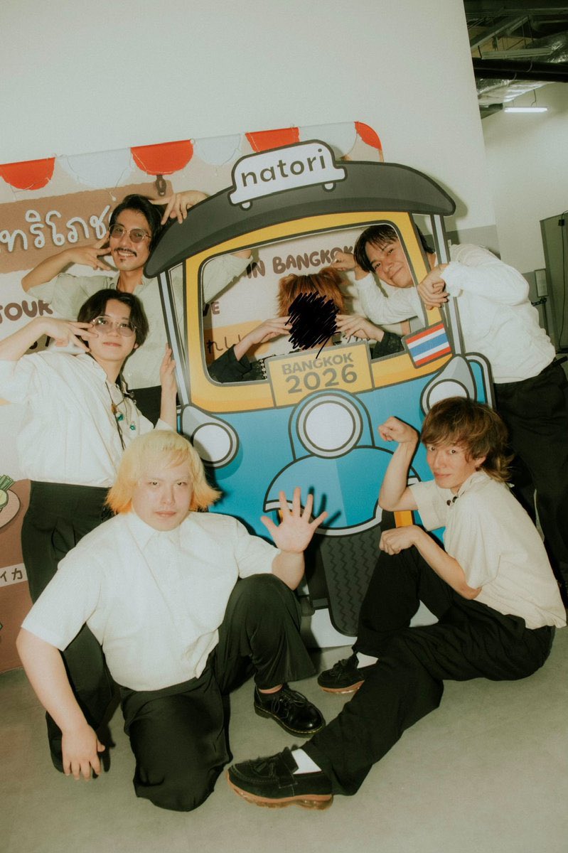 yasu_mochi's tweet photo. なとり 
ONE-MAN LIVE TOUR「行進」
@ UOB LIVE
思い出深いバンコクにて
スーパースーパーアルティメットダンシングシンギングライブ
本当にหล่อมากでした！
久しぶりのTAIKINGと優boyにもBIG LOVE
ボーちゃん口が二つある

#なとり #Natori 
#なとり_行進
#natoribkk2026
#จุ๊บเหมียว 💋🐈
#หล่อมาก https://t.co/0ujxI4EyTp