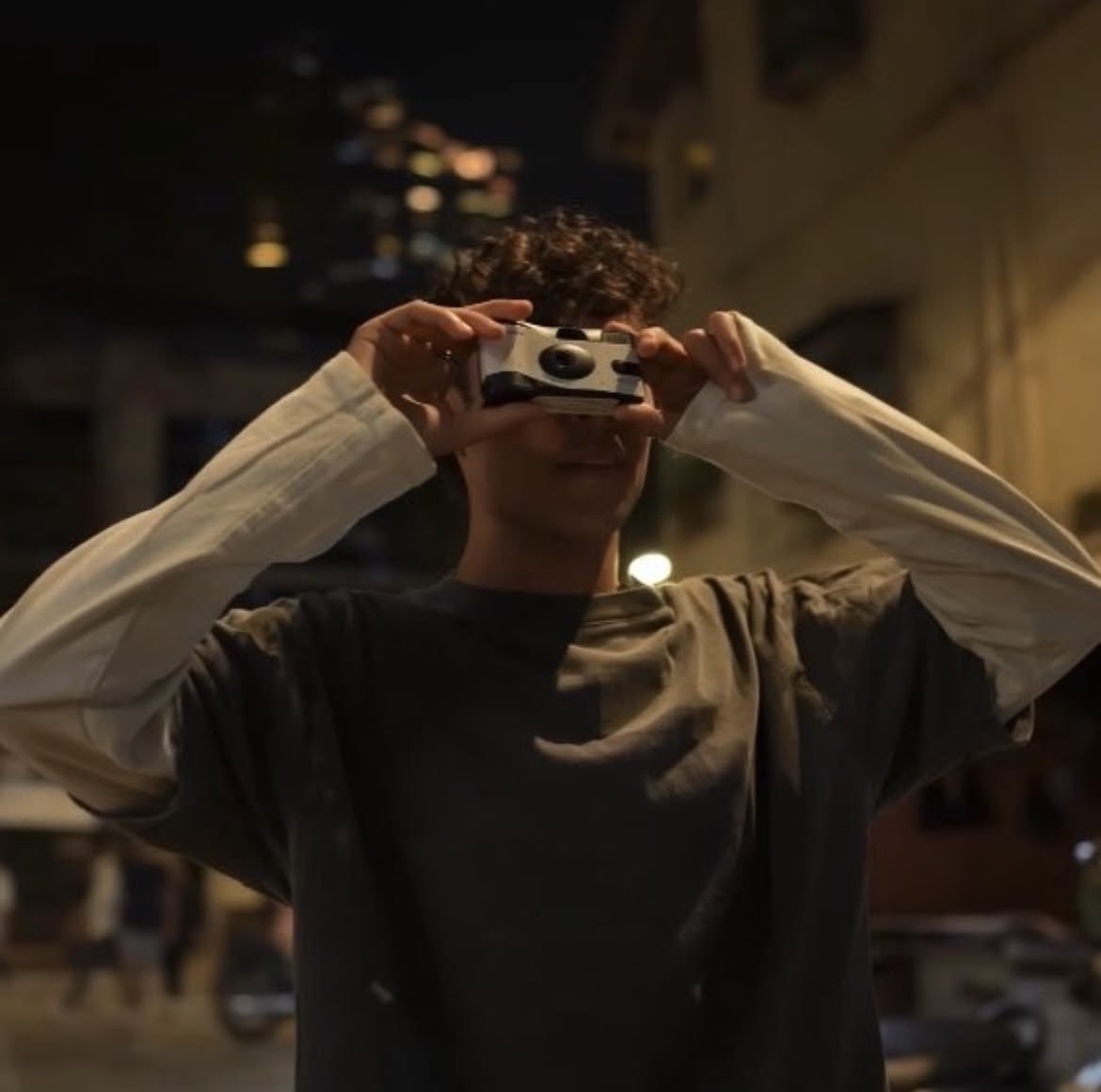 arvidleaves's tweet photo. Posting an Arvid pic for every day of the Summer break

Day 4: Photographer https://t.co/GqZuJpQKzn