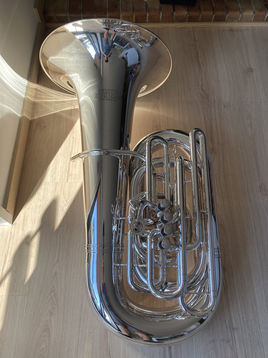 tubistjp's tweet photo. 預言者は告ぐ。時が来た！

近日中に私、髙野が所有していますニルシュル砲を中古チューバ市場に放ちます。X、facebook、メルカリで売るか、お世話になりましたチューバ専門店ハチハチで売るか。悩んでますが決意しました。
ちゃんと返信するので興味お持ち頂けた方、お気軽に私までメッセージ下さい。 https://t.co/YguGgk9gP8