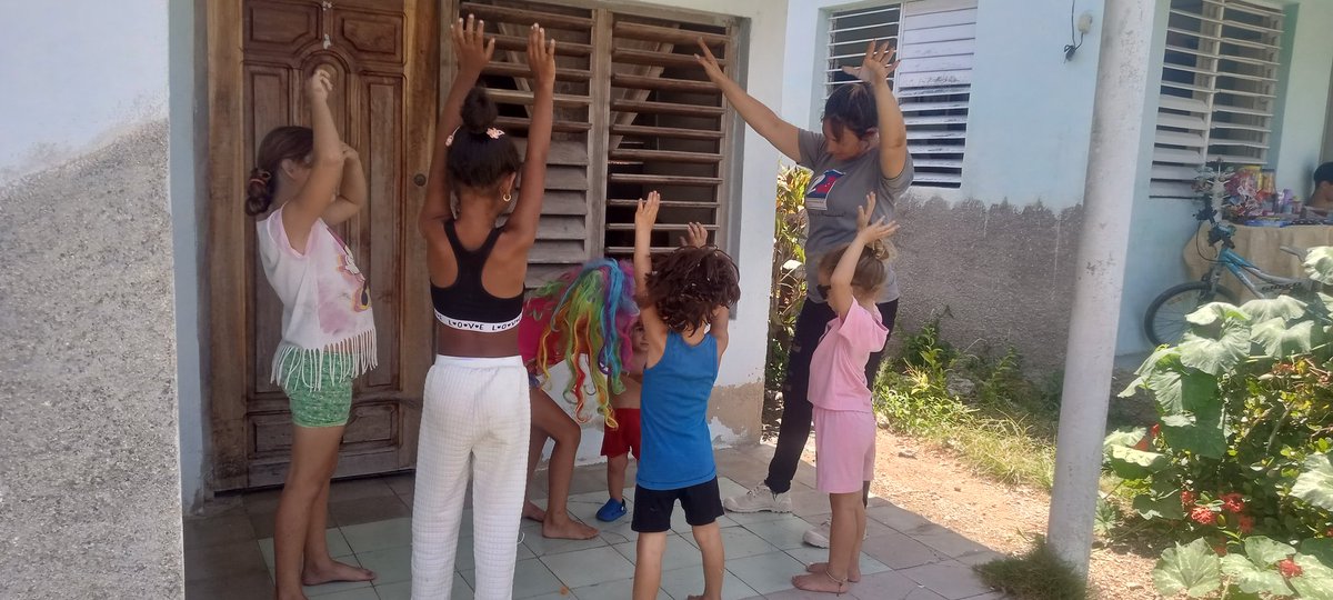 YuliethGh1988's tweet photo. Cada taller teatral es una nueva experiencia para compartir en la etapa veraniega. Desde el reparto Martín Peña cada miércoles se disfruta de un amplio intercambio de conocimientos y prácticas. Los esperamos!
#BJMPresente
#VeranoConMiGente https://t.co/S6Z9szkjDG