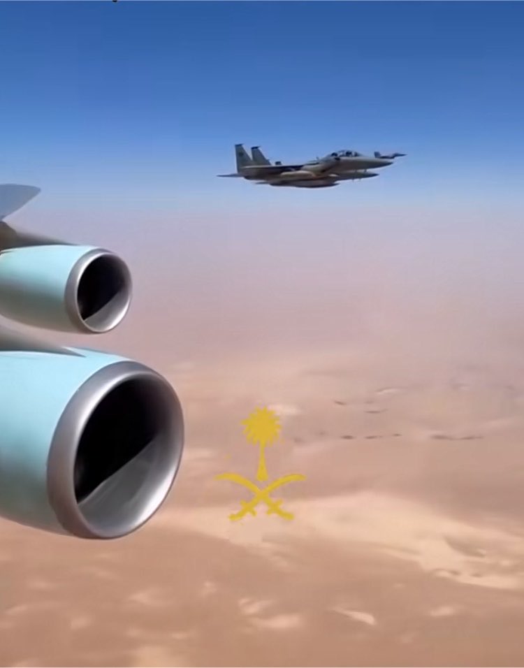 Abod15005's tweet photo. عاداتنا رعي الابل وتربية الصقور
وجلد الذيول ". 🐫 🦅

وافهم

#السعودية_خط_احمر https://t.co/4ga90Rejjb