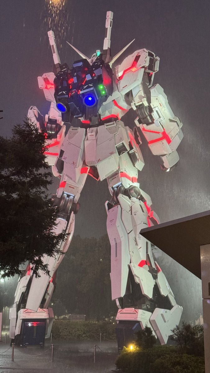 dark0947's tweet photo. 久々のガンダムベース東京！
お目当てのエピオンスペシャルコーティングは在庫なし😭
地元で買えないもの購入！
最後にユニコーン見納め！19時のショー見ようとしたら、まさかのゲリラ豪雨&amp;雷⚡️😭

#ガンダムベース東京
#ガンダムユニコーン
#見納めユニコーン
#9年間お疲れ様
#9年間ありがとう https://t.co/ms77VeZLBz