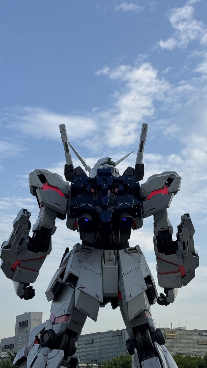 dark0947's tweet photo. 久々のガンダムベース東京！
お目当てのエピオンスペシャルコーティングは在庫なし😭
地元で買えないもの購入！
最後にユニコーン見納め！19時のショー見ようとしたら、まさかのゲリラ豪雨&amp;雷⚡️😭

#ガンダムベース東京
#ガンダムユニコーン
#見納めユニコーン
#9年間お疲れ様
#9年間ありがとう https://t.co/ms77VeZLBz