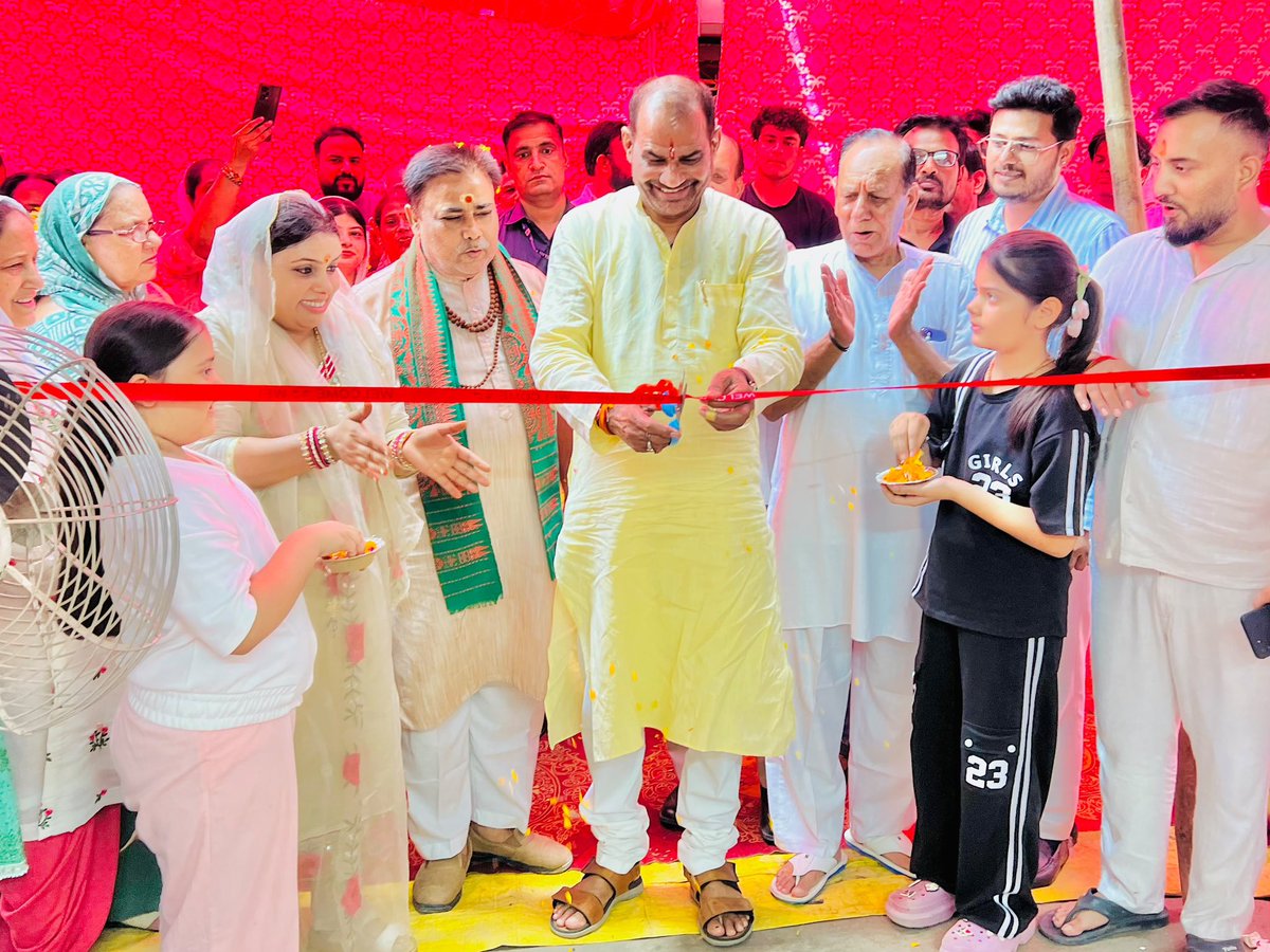 rameshbidhuri's tweet photo. दुर्गा विहार, खानपुर स्थित A to Z Health Plus Diagnostic Centre के शुभ उद्घाटन का सौभाग्य प्राप्त हुआ।

इस अवसर पर माननीय प्रधानमंत्री श्री नरेंद्र मोदी जी के “स्वस्थ भारत, विकसित भारत” के संकल्प को साकार करने में गुणवत्तापूर्ण एवं सुलभ स्वास्थ्य सेवाओं की महत्वपूर्ण भूमिका पर चर्चा की।

#BJP4Delhi #RameshBidhuri