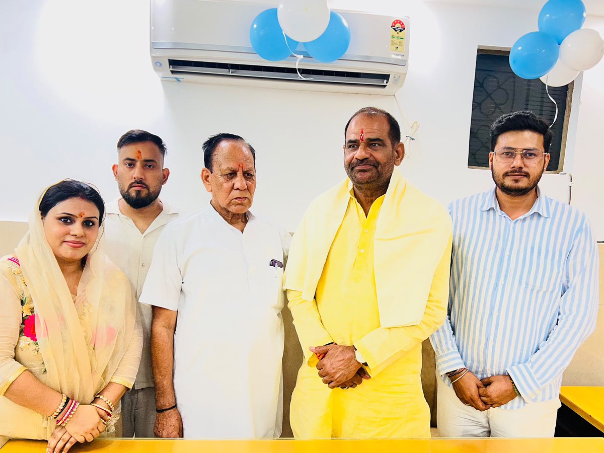 rameshbidhuri's tweet photo. दुर्गा विहार, खानपुर स्थित A to Z Health Plus Diagnostic Centre के शुभ उद्घाटन का सौभाग्य प्राप्त हुआ।

इस अवसर पर माननीय प्रधानमंत्री श्री नरेंद्र मोदी जी के “स्वस्थ भारत, विकसित भारत” के संकल्प को साकार करने में गुणवत्तापूर्ण एवं सुलभ स्वास्थ्य सेवाओं की महत्वपूर्ण भूमिका पर चर्चा की।

#BJP4Delhi #RameshBidhuri