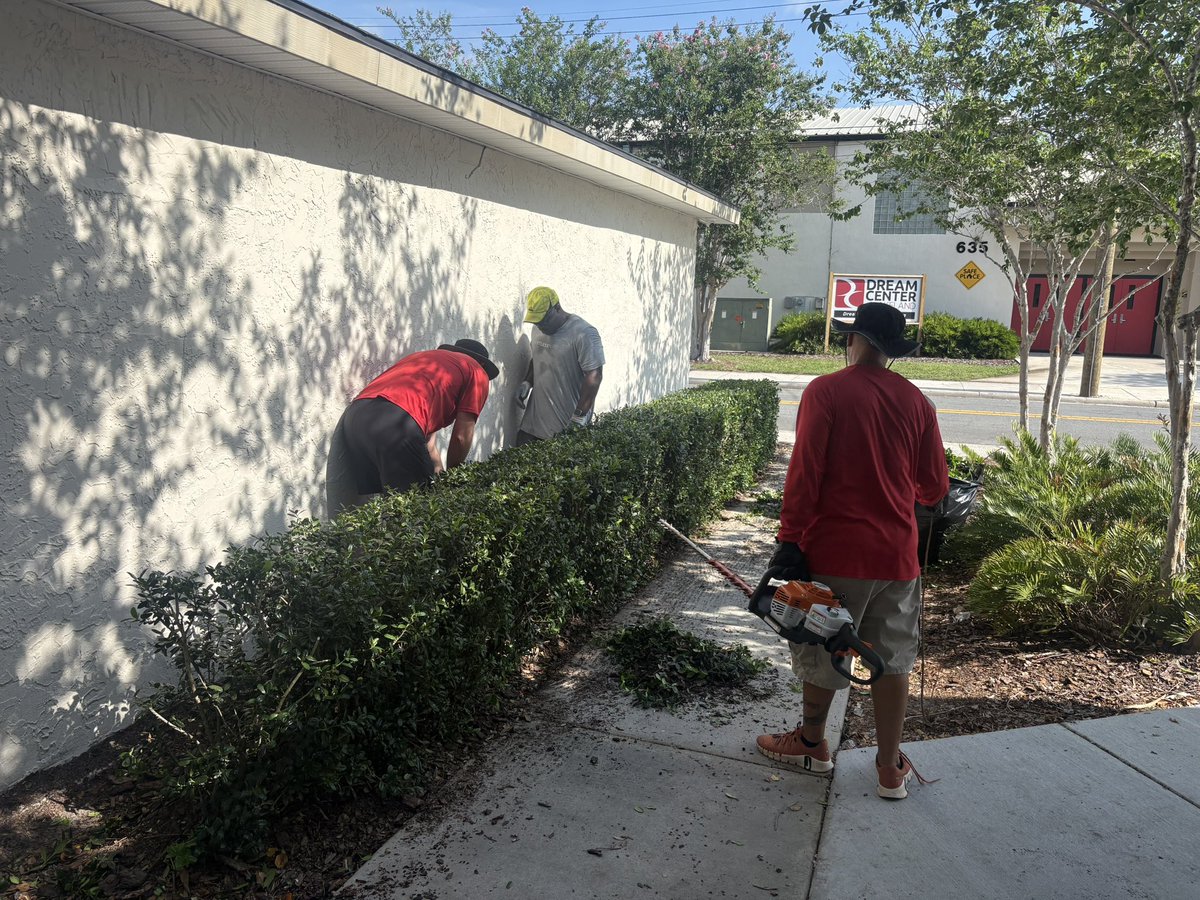 FireAthletics's tweet photo. Grateful for the opportunity to partner and serve with @DreamCenterLKLD yesterday to kick off the new school year! #FireFamily #LKLD https://t.co/y8HkNAZwOc