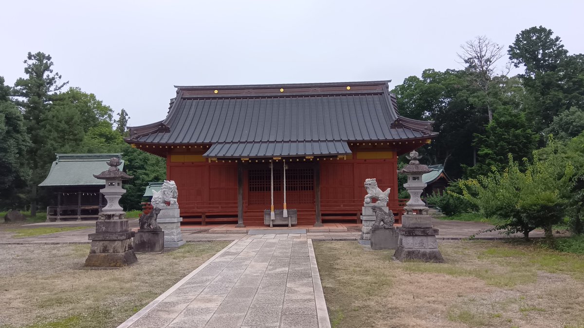 cogaino's tweet photo. 川越市・古尾谷八幡神社。JR川越線南古谷駅から東へ向かった荒川のそばに鎮座。無人だが境内は広く綺麗に管理されている。一の鳥居脇から駐車場に入れる。宮司さんに電話すると総代さんが対応するとのことで連絡先を教えて頂き、書き置きの御朱印を拝受することが出来た。 https://t.co/rStqlewM7u