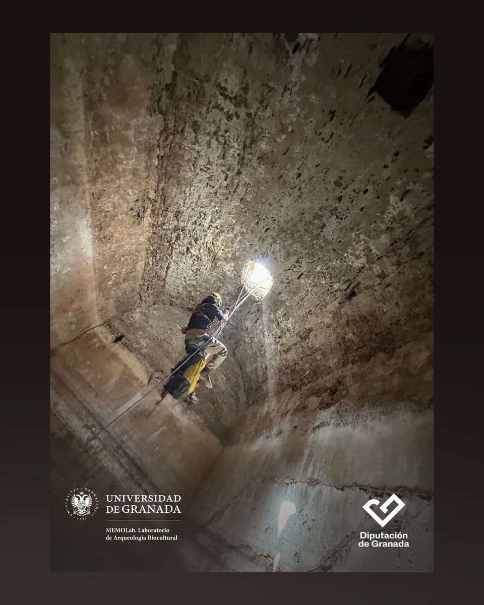 gomezdetejada's tweet photo. Descubren un aljibe andalusí hasta ahora desconocido frente al castillo-palacio de La Calahorra (Granada). 

La gran cisterna, anterior al edificio renacentista y posiblemente datable en el siglo X, formaba parte del sistema hidráulico y defensivo de la fortificación islámica y siguió utilizándose tras la conquista castellana. La investigación arqueológica sigue revelando el patrimonio oculto bajo nuestros pies.

Fotografías: Víctor Sánchez
