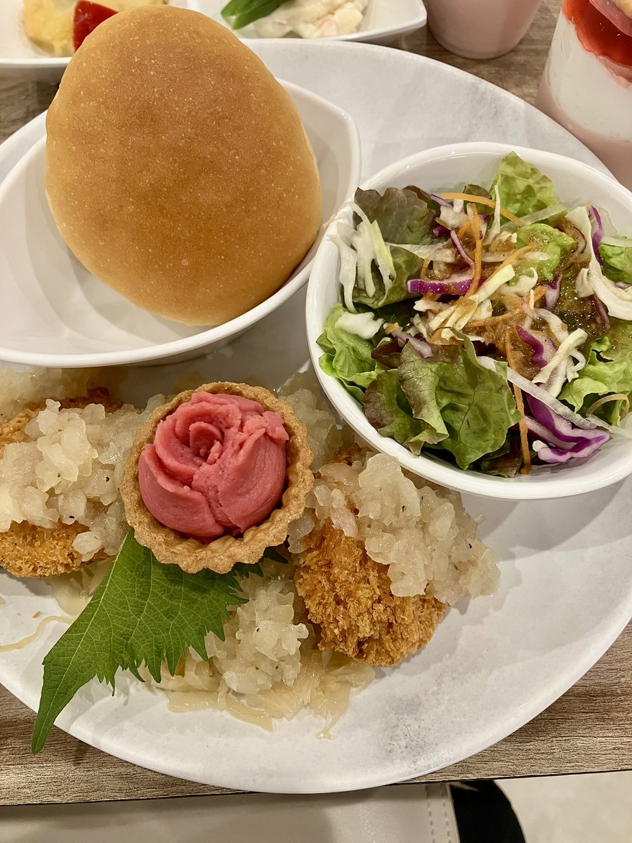 rarareigr86's tweet photo. 今日はメリーベル、シーラ、ポーツネル男爵と次々に消えてしまい涙が出てしまった😢そして観劇後はフルールで腹ごしらえ🥗 https://t.co/KydzJolokv