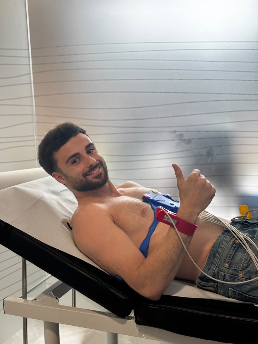 JaenFS's tweet photo. 🔛 La pretemporada ya está 𝗲𝗻 𝗺𝗮𝗿𝗰𝗵𝗮:

🩺 Algunos jugadores de la primera plantilla ya han completado sus 𝗿𝗲𝗰𝗼𝗻𝗼𝗰𝗶𝗺𝗶𝗲𝗻𝘁𝗼𝘀 𝗺𝗲́𝗱𝗶𝗰𝗼𝘀 en las instalaciones del Hospital Metropolitano de Jaén

🤝 De la mano de @AVSprevencion

🔄 ¡Mañana, turno del resto!

#SomosJaén💛