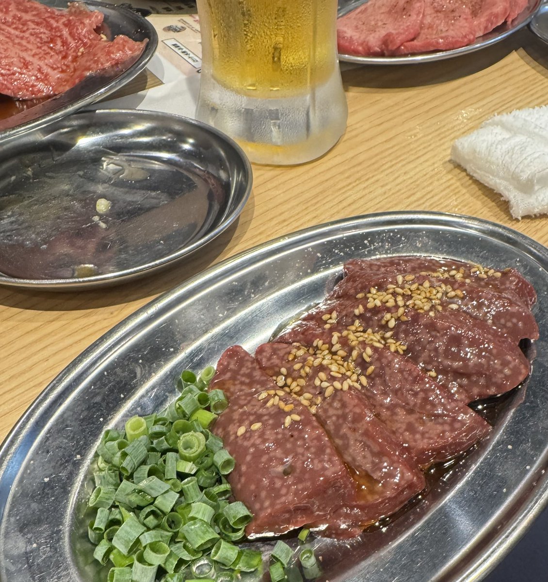 1975Piece's tweet photo. 亀有
ホルモンたけしにて
コスパ最強のお肉にお酒
どれもめちゃくちゃ美味しかった😋
#焼肉 #グルメ #酒 #ディナー
 https://t.co/FeVAZ3UaHk https://t.co/dbakvlJwH2