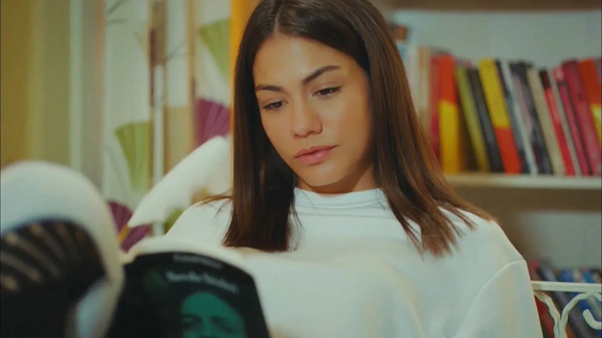 Dem34ozde's tweet photo. Buen jueves 
#demetözdemir https://t.co/f6pCKUqLPJ