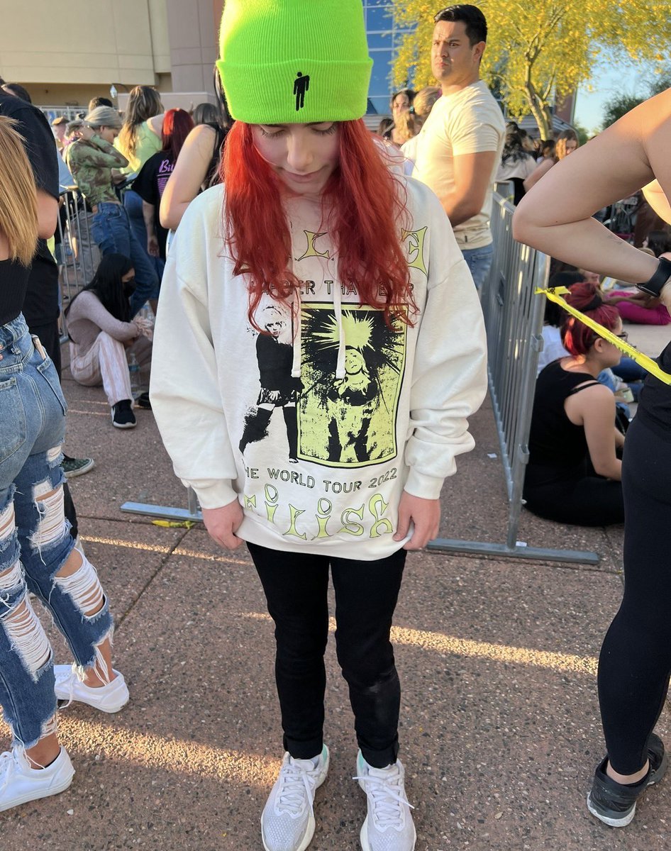 snoopysbillie's tweet photo. happy 5 years to the album that truly saved my life, the first time i got to see billie was at the hte tour <3 so many memories that i’ll never forget. i can’t put into words what this album means for me so i’ll just say i’m so so grateful it exists 💘💘💘 #5yearsofHTE https://t.co/VTVqdWjKds