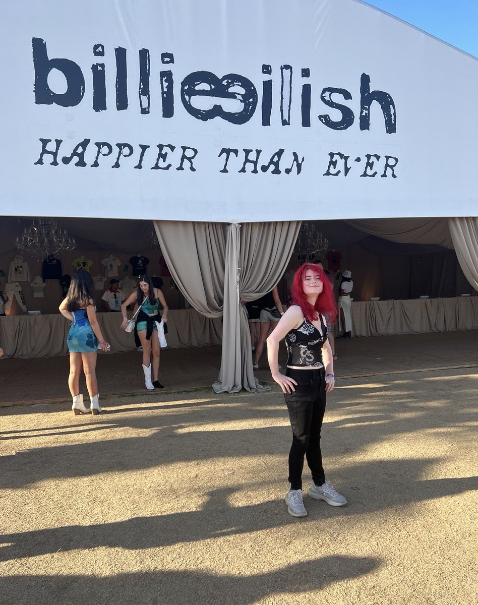 snoopysbillie's tweet photo. happy 5 years to the album that truly saved my life, the first time i got to see billie was at the hte tour <3 so many memories that i’ll never forget. i can’t put into words what this album means for me so i’ll just say i’m so so grateful it exists 💘💘💘 #5yearsofHTE https://t.co/VTVqdWjKds