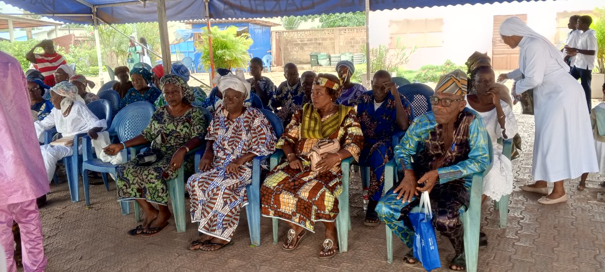 ssph_ocpsp's tweet photo. JOURNEE DES GRANDS-PARENTS ET DES PERSONNES AGEES, 6ème édition
Le Service des Sœurs pour la Promotion Humaine (SSPH/OCPSP) en collaboration la Paroisse Sainte Joséphine Bakhita d’Abomey-Calavi a honoré une trentaine de grands-parents et de personnes âgées. https://t.co/WnILS61MCx