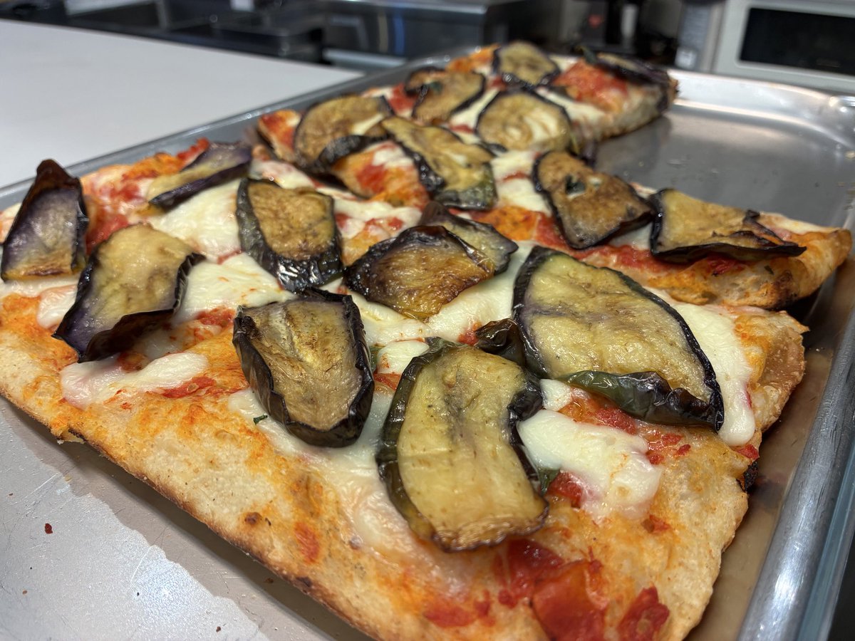 pizzatonikomi's tweet photo. 天気が不安定ですが、ピッツァとビールに白ワイン冷えてます:)

21:00までご利用可能です🇮🇹 https://t.co/x7sYzvuZYR