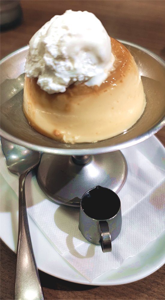 bonkers2014's tweet photo. お昼はエビクリームとモッツアレラのオムレツ、
シーザーサラダとプリン付きでございます😋 https://t.co/Oq7NLrgiwe