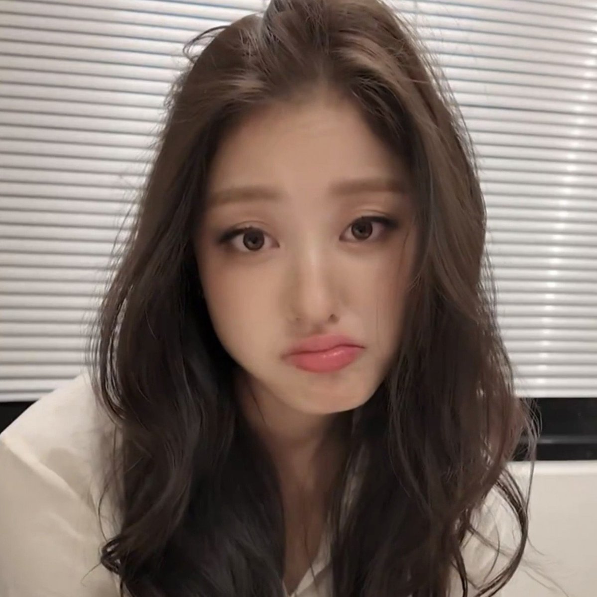 hyonicorn's tweet photo. JIHYO DON'T MAKE THAT FACE PLEASE DONT MAKE ME END IT ALL 😭😭😭 https://t.co/wtYOxbJpec