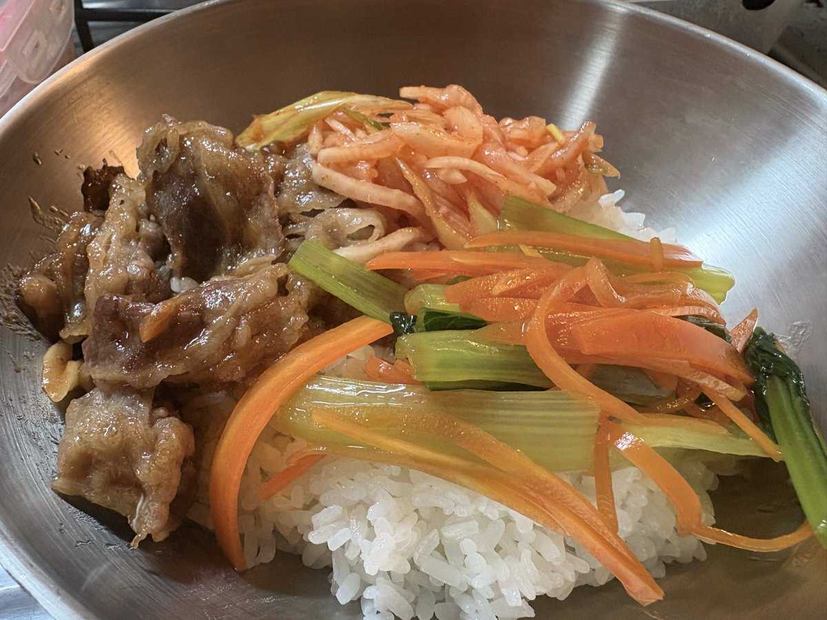 misyJk3's tweet photo. 昨日のキムチで簡単ビビンバ🍴 https://t.co/6N0DJ5oMoh