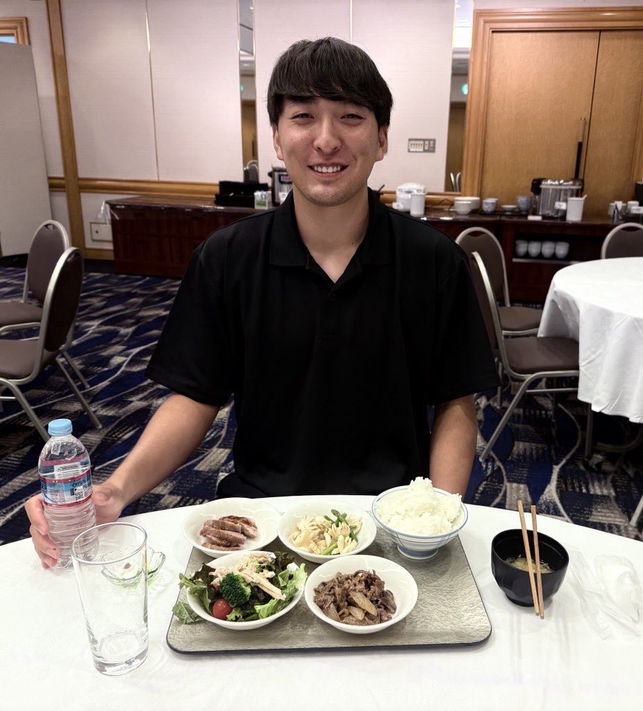 chibalotte_pr's tweet photo. 後半戦開幕投手の前日ディナー。
#chibalotte #広報 #河村説人 https://t.co/Ljwbkpb7GF