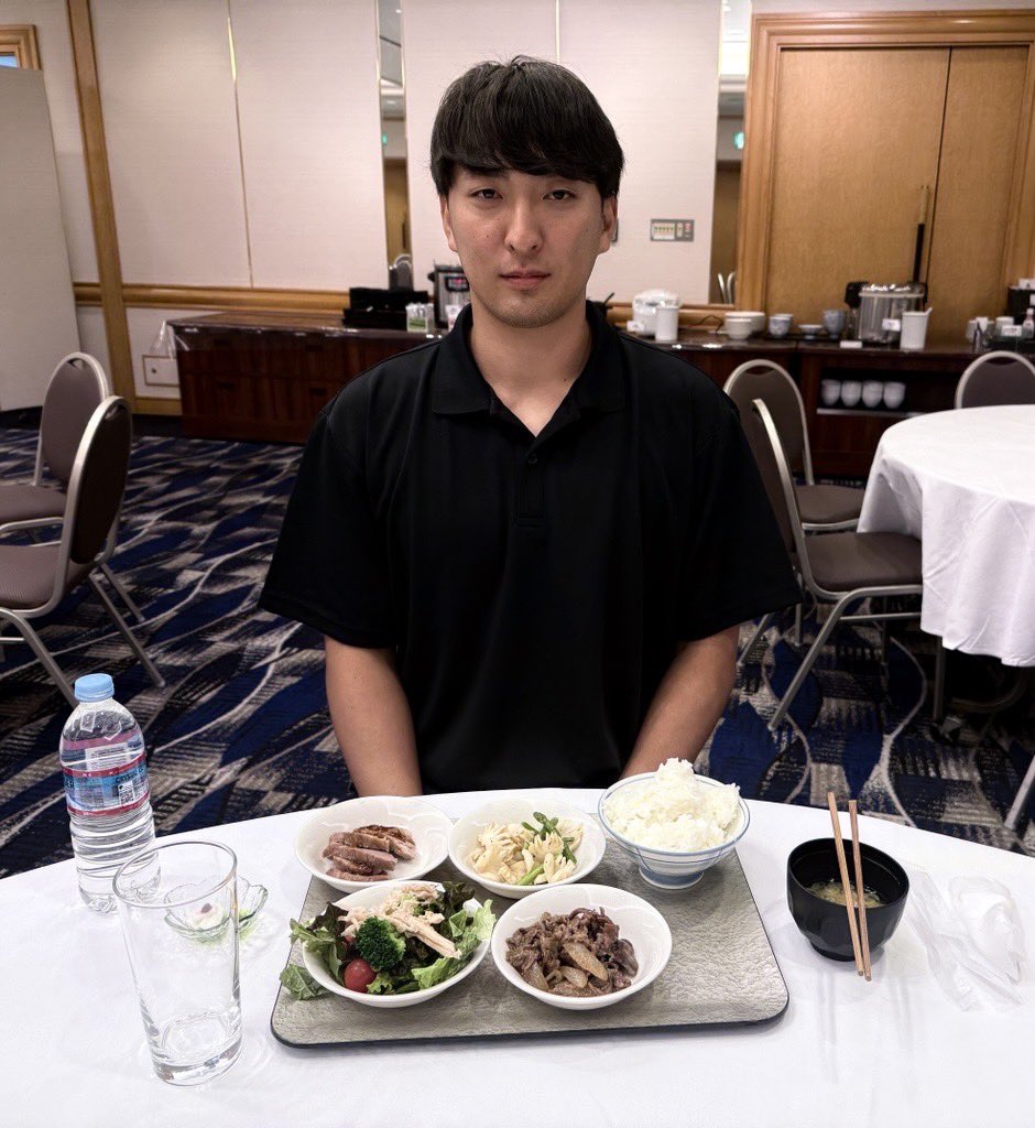 chibalotte_pr's tweet photo. 後半戦開幕投手の前日ディナー。
#chibalotte #広報 #河村説人 https://t.co/Ljwbkpb7GF