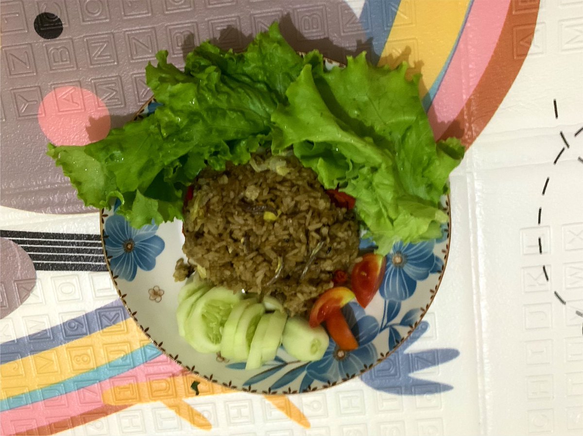 chintyarr_'s tweet photo. Nasi goreng buatan bapaknya anak anak✨ https://t.co/aLk5igzsQQ