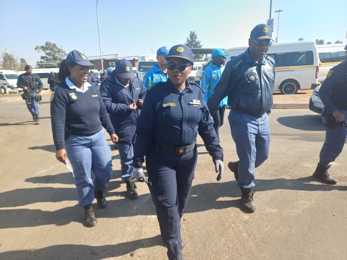 SAPoliceService's tweet photo. #sapsGP [AT THIS HOUR: OPERATION SHANELA II IN KEMPTON PARK, EKURHULENI DISTRICT] As part of #OperationShanela II and maximizing #PoliceVisibility, the Provincial Commissioner of Gauteng, Lt Gen Tommy Mthombeni together with the multi-disciplinary team are saturating the streets of Kempton Park CBD, conducting stop and searches while also interacting with the street vendors. #PartnershipPolicing ME