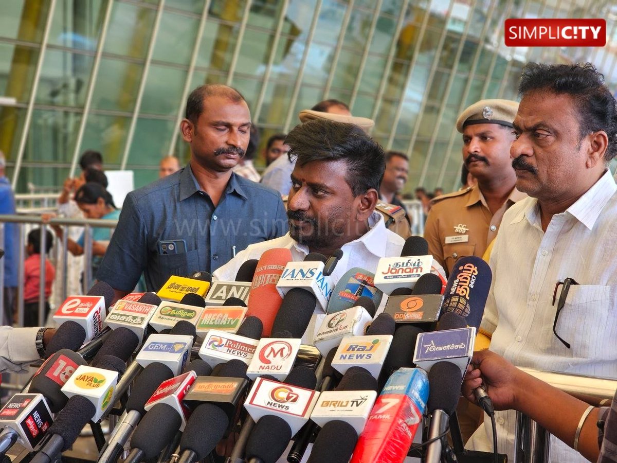 simplicitycbe's tweet photo. "ஆறாம் வகுப்பு முதல் தனி கணினி பாடப்புத்தகம் – அமைச்சர் ராஜ மோகன் அறிவிப்பு!"
"Dedicated Computer Science Textbook from Class 6: Minister Raja Mohan Announces"
PC: Laxmanan, Simplicity
#Coimbatore #RajaMohan #SchoolEducation #ComputerScience #Class6 #EducationUpdate #PhotoStory
@tvksampathcbe
@tvkvijayhq
@rajmohanofficial