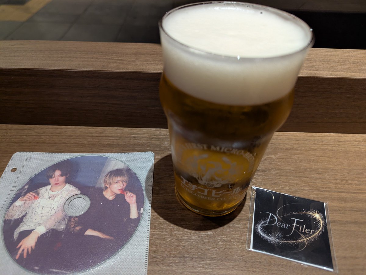 nisemocchy's tweet photo. お初の?平日駅南口ストリートライブでした、両手がふさがっていたから拍手も手拍子も出来ない、ライブパフォーマンスの画像すら撮れませんでしたが悪しからず
#秋元シュウ
#RyoG
#DearFiler
#ふぃれんず https://t.co/fyoF856cXw
