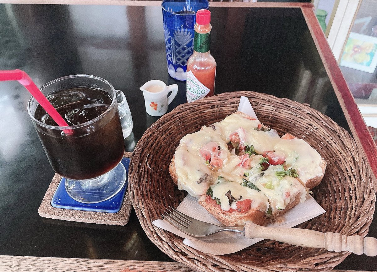 pale0805's tweet photo. 喫茶店のピザトーストは特別な気がする🍕 https://t.co/6twWsquQkI