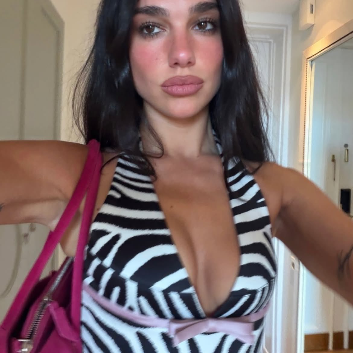 dualipanoticia's tweet photo. DUA LIPA https://t.co/l4FAWmeAmE