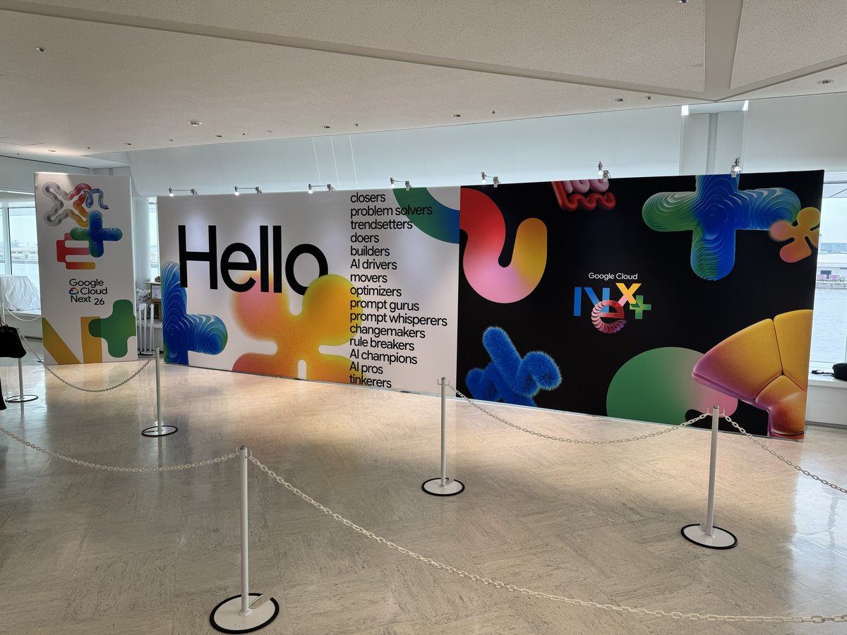 yukun0519's tweet photo. 今年もGoogle Cloud Next Tokyo行ってきた！

なんかスライムいた 笑

#google 
#googlecloudnext https://t.co/lB8EyRluxJ