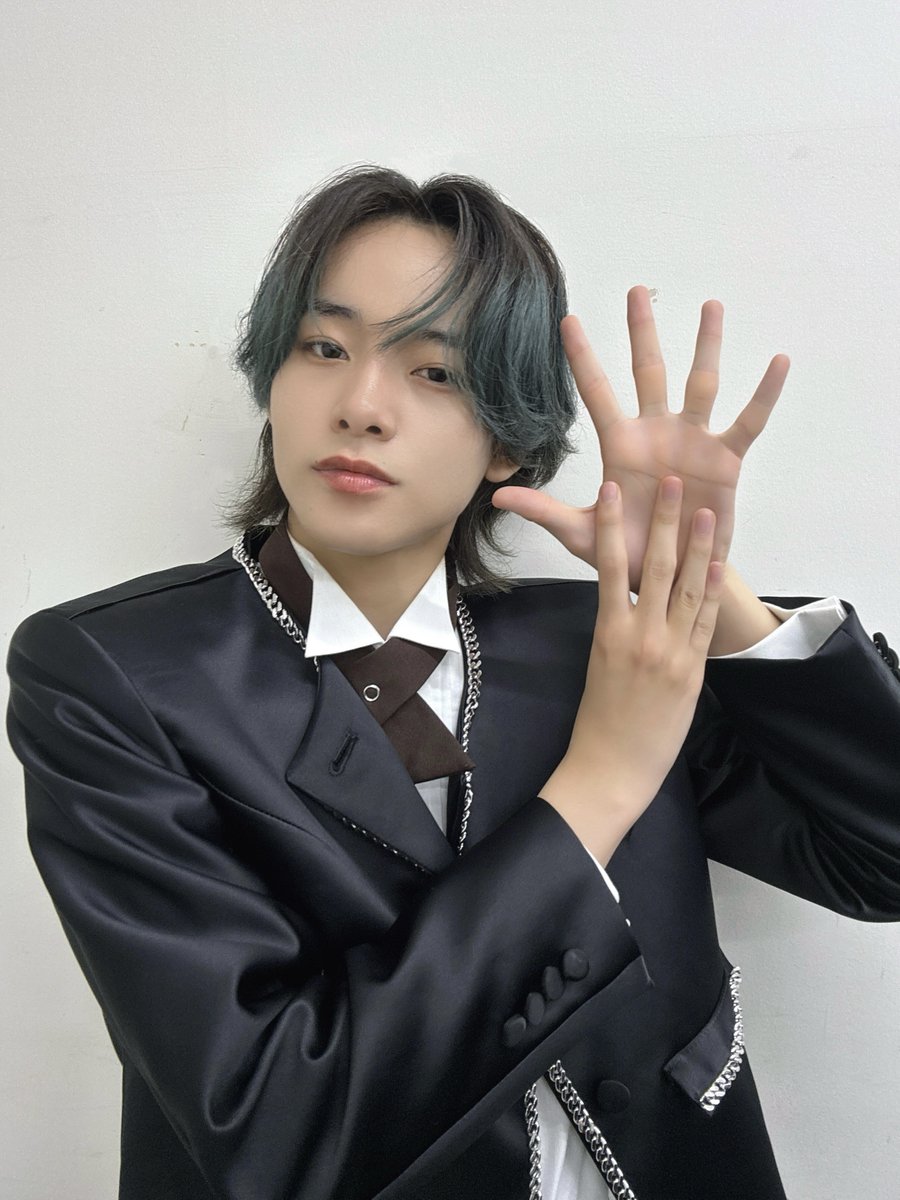 voksydays's tweet photo. ［LIVE INFO］

𝗩𝗢𝗞𝗦𝗬 𝗗𝗔𝗬𝗦 𝗟𝗜𝗩𝗘 𝗧𝗢𝗨𝗥 𝟮𝟬𝟮𝟲
『𝗕𝗶𝘁𝘁𝗲𝗿 𝗙𝗹𝗮𝗺𝗲』
⊱⁺‧ ┈┈┈┈ ✧ ┈┈┈┈ ‧⁺⊰

初の東阪ツアー開催まで
あと𝟵日！

▽一般発売(先着)の受付中
https://t.co/3tEVsgQ7Zl
-
#松崎朔弥
#VOKSYDAYS #ボクシダイ https://t.co/muz3cOaMHC